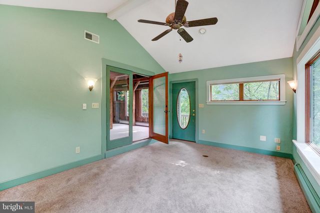 821 SMELTZER RD, Seven Valleys, PA 17360