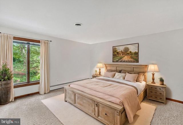 821 SMELTZER RD, Seven Valleys, PA 17360