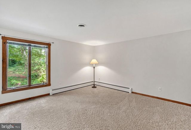 821 SMELTZER RD, Seven Valleys, PA 17360