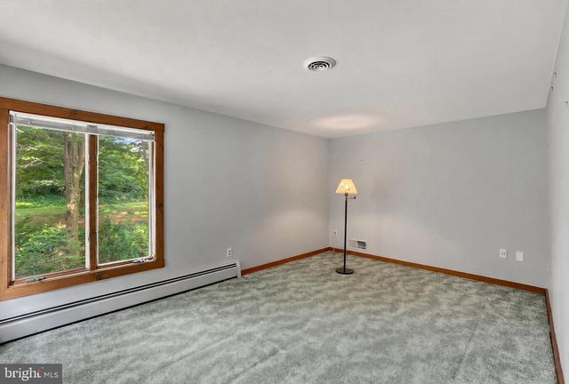 821 SMELTZER RD, Seven Valleys, PA 17360