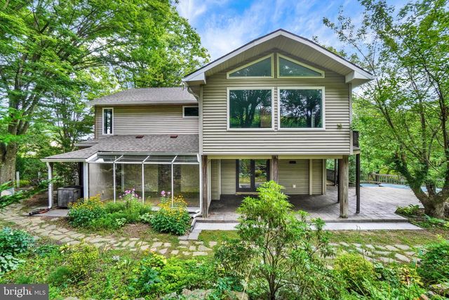 821 SMELTZER RD, Seven Valleys, PA 17360