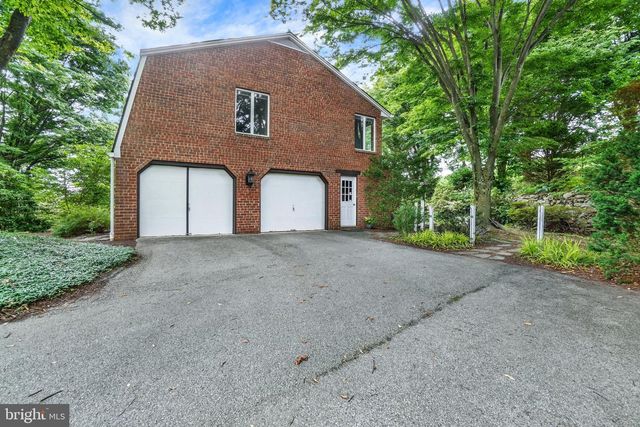 821 SMELTZER RD, Seven Valleys, PA 17360