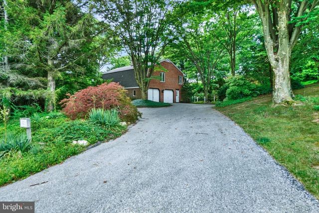821 SMELTZER RD, Seven Valleys, PA 17360