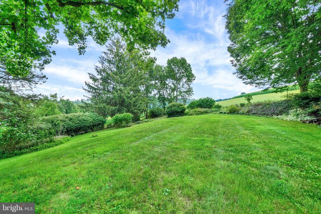 821 SMELTZER RD, Seven Valleys, PA 17360