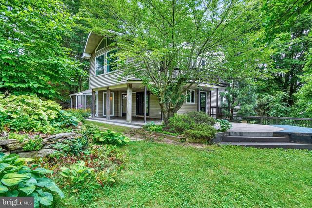 821 SMELTZER RD, Seven Valleys, PA 17360