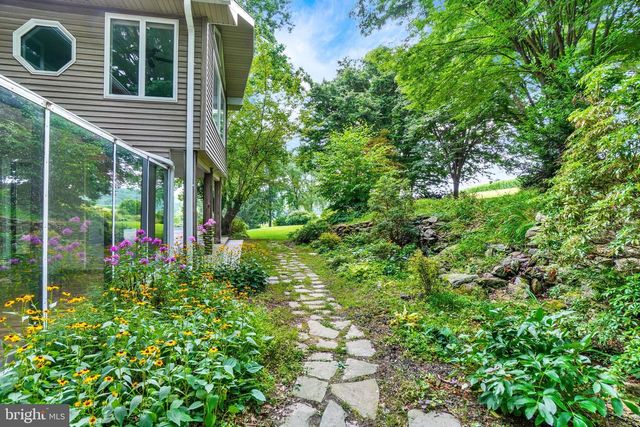 821 SMELTZER RD, Seven Valleys, PA 17360