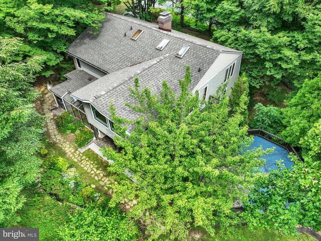 821 SMELTZER RD, Seven Valleys, PA 17360