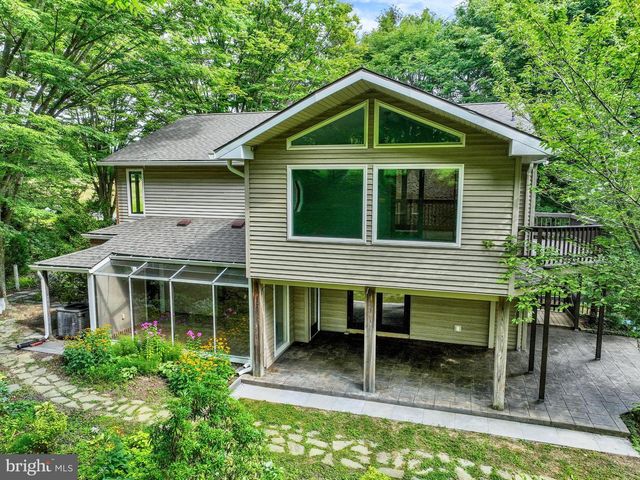 821 SMELTZER RD, Seven Valleys, PA 17360