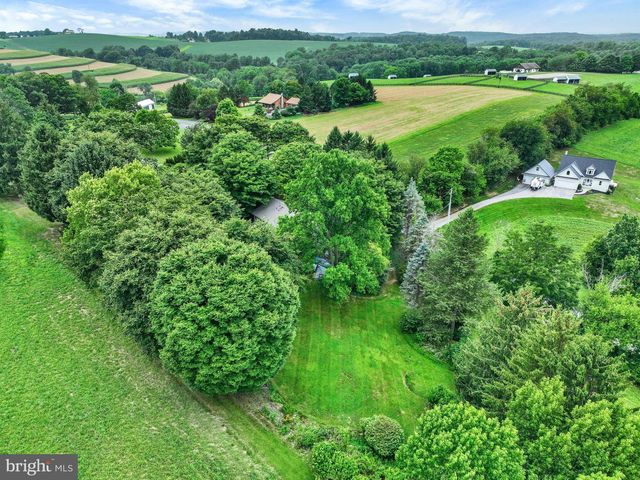 821 SMELTZER RD, Seven Valleys, PA 17360