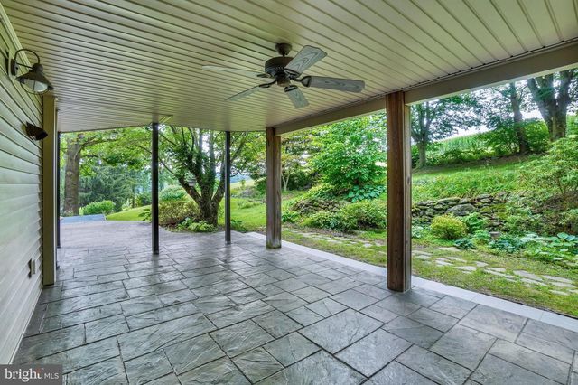 821 SMELTZER RD, Seven Valleys, PA 17360