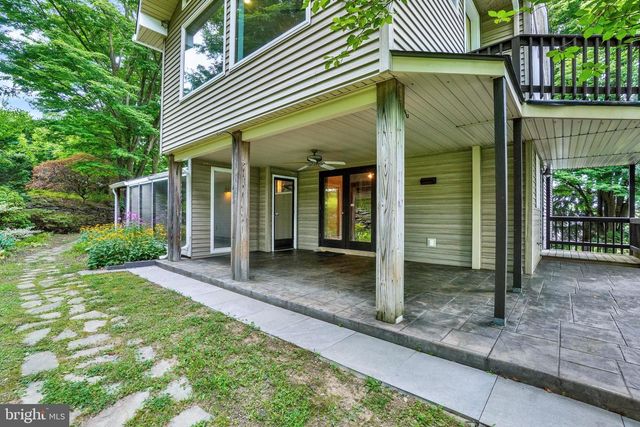 821 SMELTZER RD, Seven Valleys, PA 17360