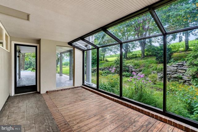 821 SMELTZER RD, Seven Valleys, PA 17360