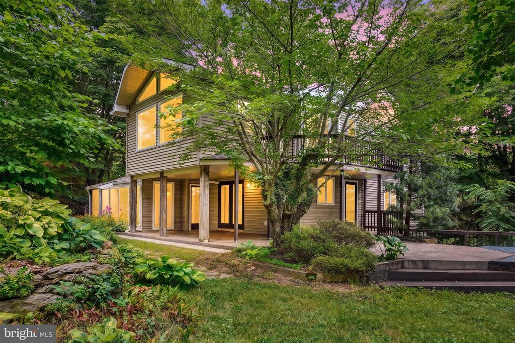 821 SMELTZER RD, Seven Valleys, PA 17360