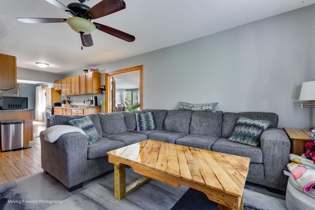 N4577 Circle DRIVE, Cambridge, WI 53523
