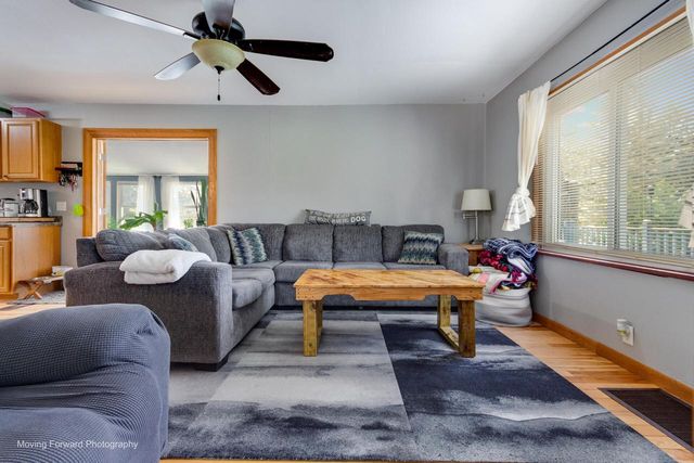 N4577 Circle DRIVE, Cambridge, WI 53523