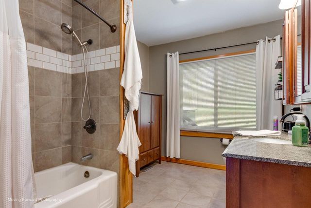 N4577 Circle DRIVE, Cambridge, WI 53523