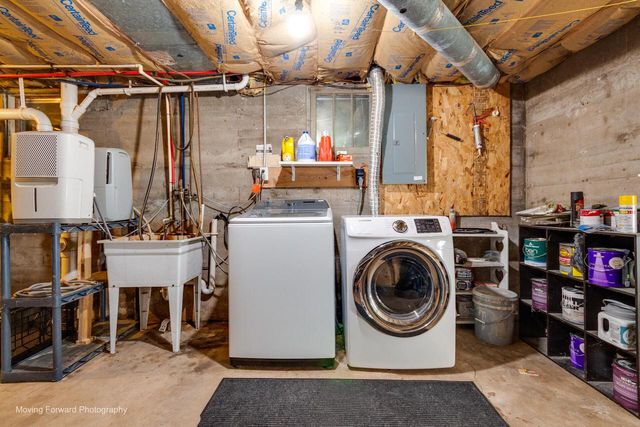N4577 Circle DRIVE, Cambridge, WI 53523