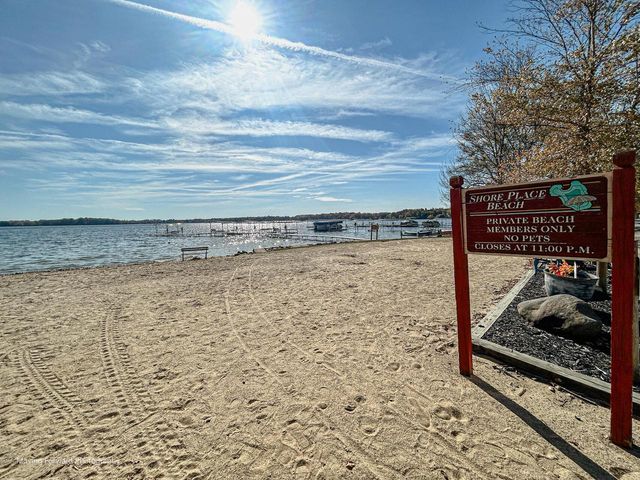 N4577 Circle DRIVE, Cambridge, WI 53523