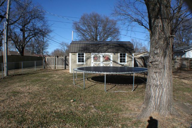 2203 Moyle St, Augusta, KS 67010