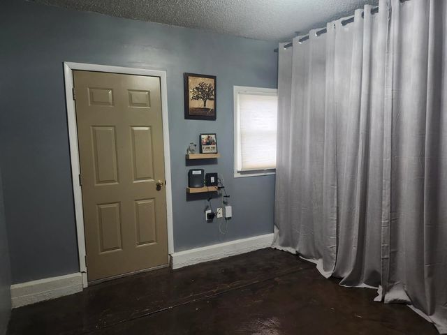 2203 Moyle St, Augusta, KS 67010