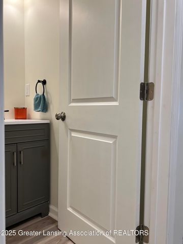 1300 W Maple Street, Lansing, MI 48915