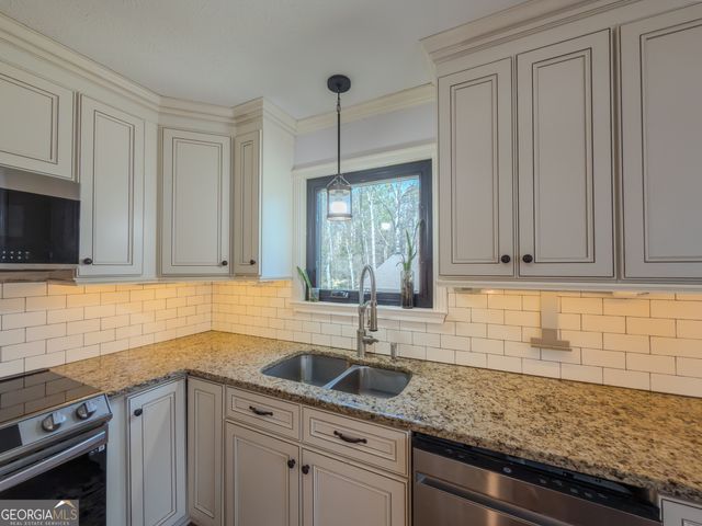 580 Lake Drive, Snellville, GA 30039