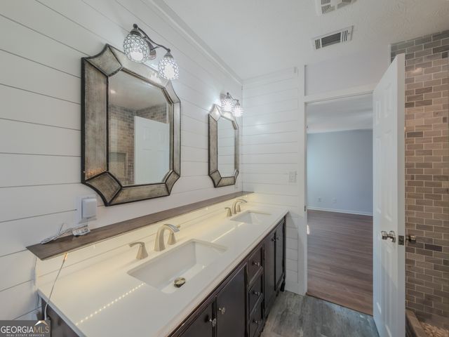 580 Lake Drive, Snellville, GA 30039