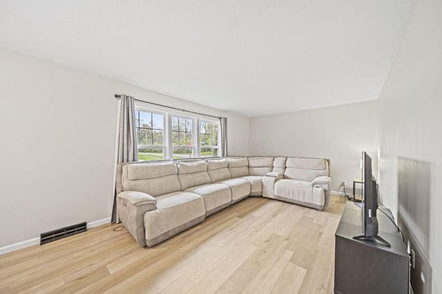 1565 Brentnell Avenue, Columbus, OH 43219