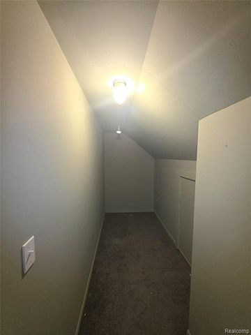 8882 Grandville Avenue, Detroit, MI 48228