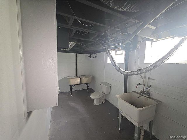 8882 Grandville Avenue, Detroit, MI 48228