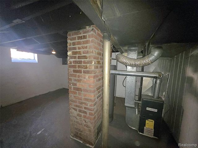 8882 Grandville Avenue, Detroit, MI 48228