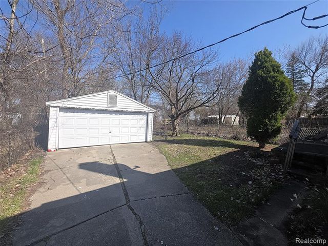 8882 Grandville Avenue, Detroit, MI 48228