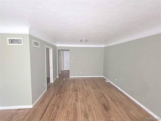 8882 Grandville Avenue, Detroit, MI 48228