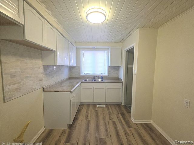 8882 Grandville Avenue, Detroit, MI 48228