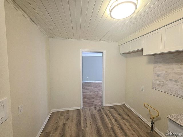 8882 Grandville Avenue, Detroit, MI 48228