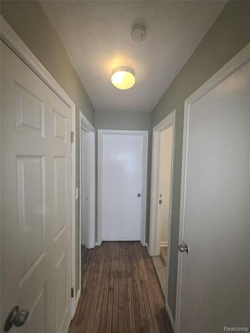 8882 Grandville Avenue, Detroit, MI 48228