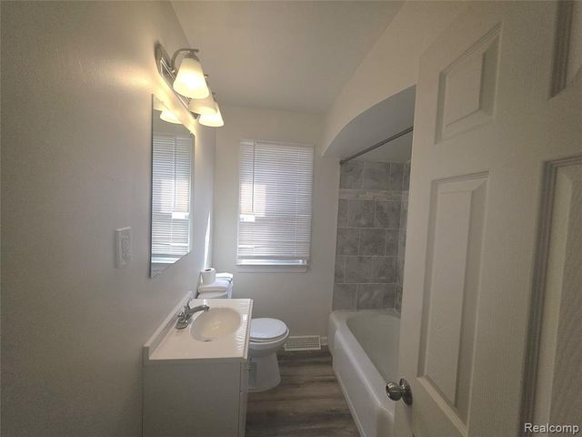 8882 Grandville Avenue, Detroit, MI 48228