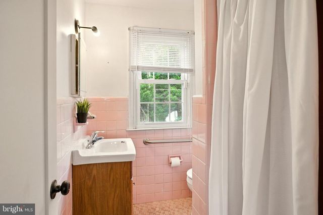 364 S ROLLING RD, Springfield, PA 19064