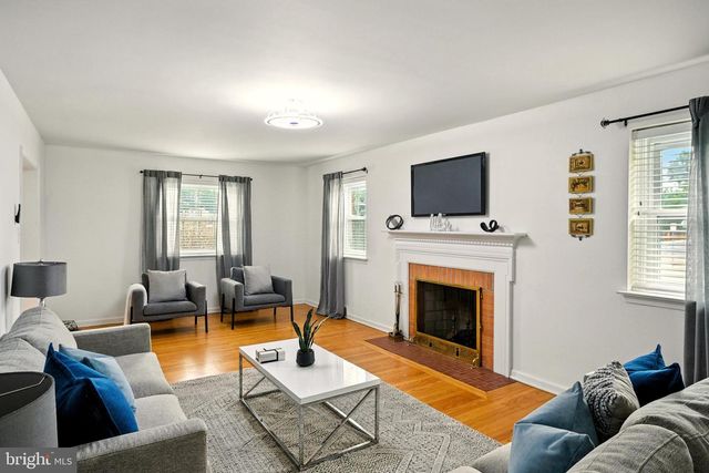 364 S ROLLING RD, Springfield, PA 19064