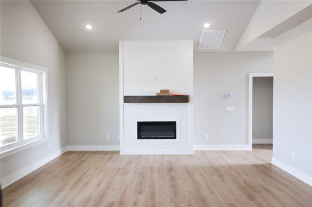 2100 Taylor Orchard Road, Gentry, AR 72734