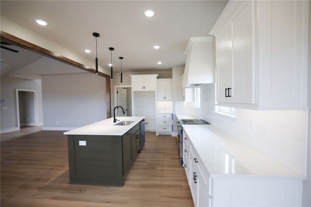 2100 Taylor Orchard Road, Gentry, AR 72734