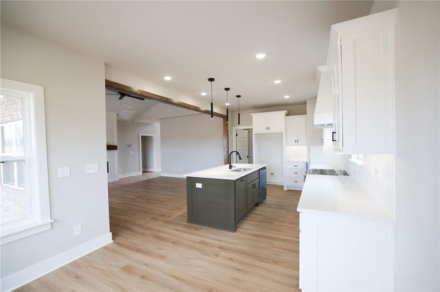 2100 Taylor Orchard Road, Gentry, AR 72734