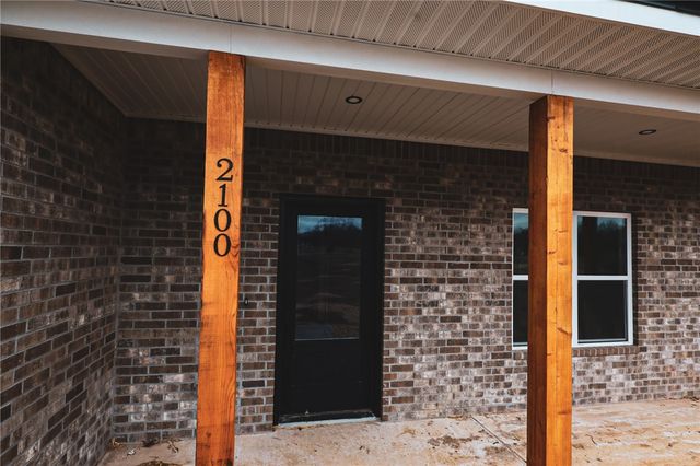 2100 Taylor Orchard Road, Gentry, AR 72734