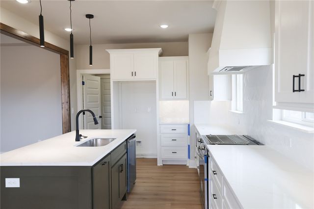 2100 Taylor Orchard Road, Gentry, AR 72734