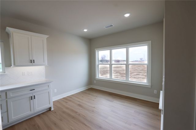 2100 Taylor Orchard Road, Gentry, AR 72734