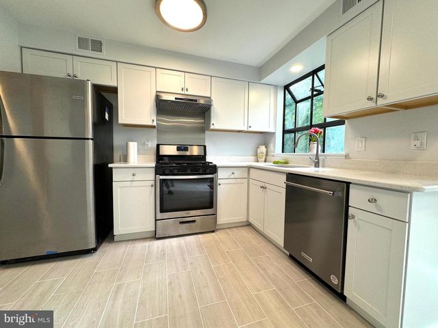 104 SAYRE DR, Princeton, NJ 08540