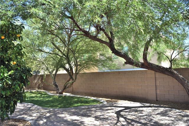 712 Oak Hills Course Drive, Las Vegas, NV 89148