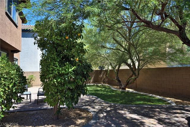 712 Oak Hills Course Drive, Las Vegas, NV 89148