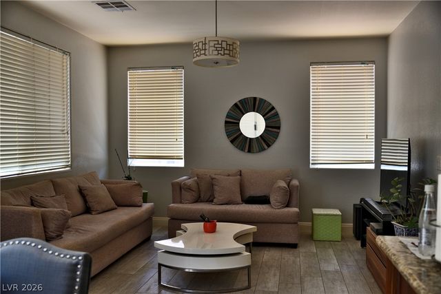 712 Oak Hills Course Drive, Las Vegas, NV 89148