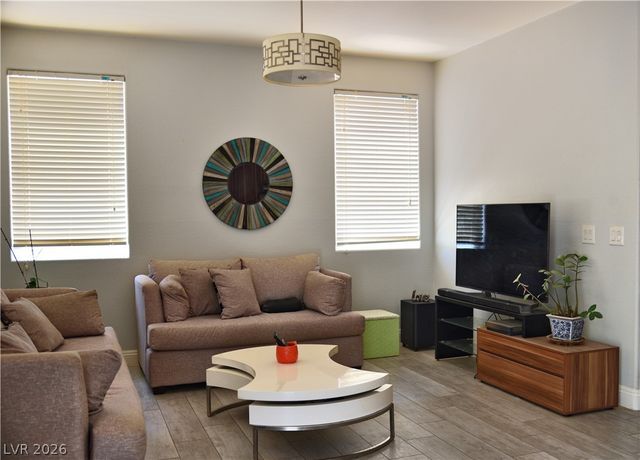712 Oak Hills Course Drive, Las Vegas, NV 89148